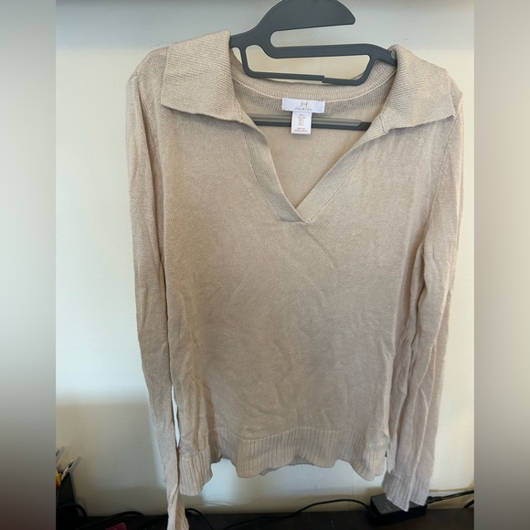 Light Beige V-Neck Collared Long-Sleeve Knit Top - Picture 2 of 5